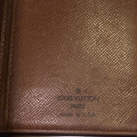 Preowned Authentic LV wallet - Picture 11 of 17